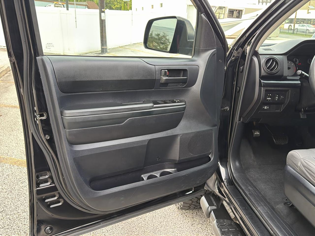 Toyota Tundra SR5 4.6L V8 Double Cab 4WD 2016