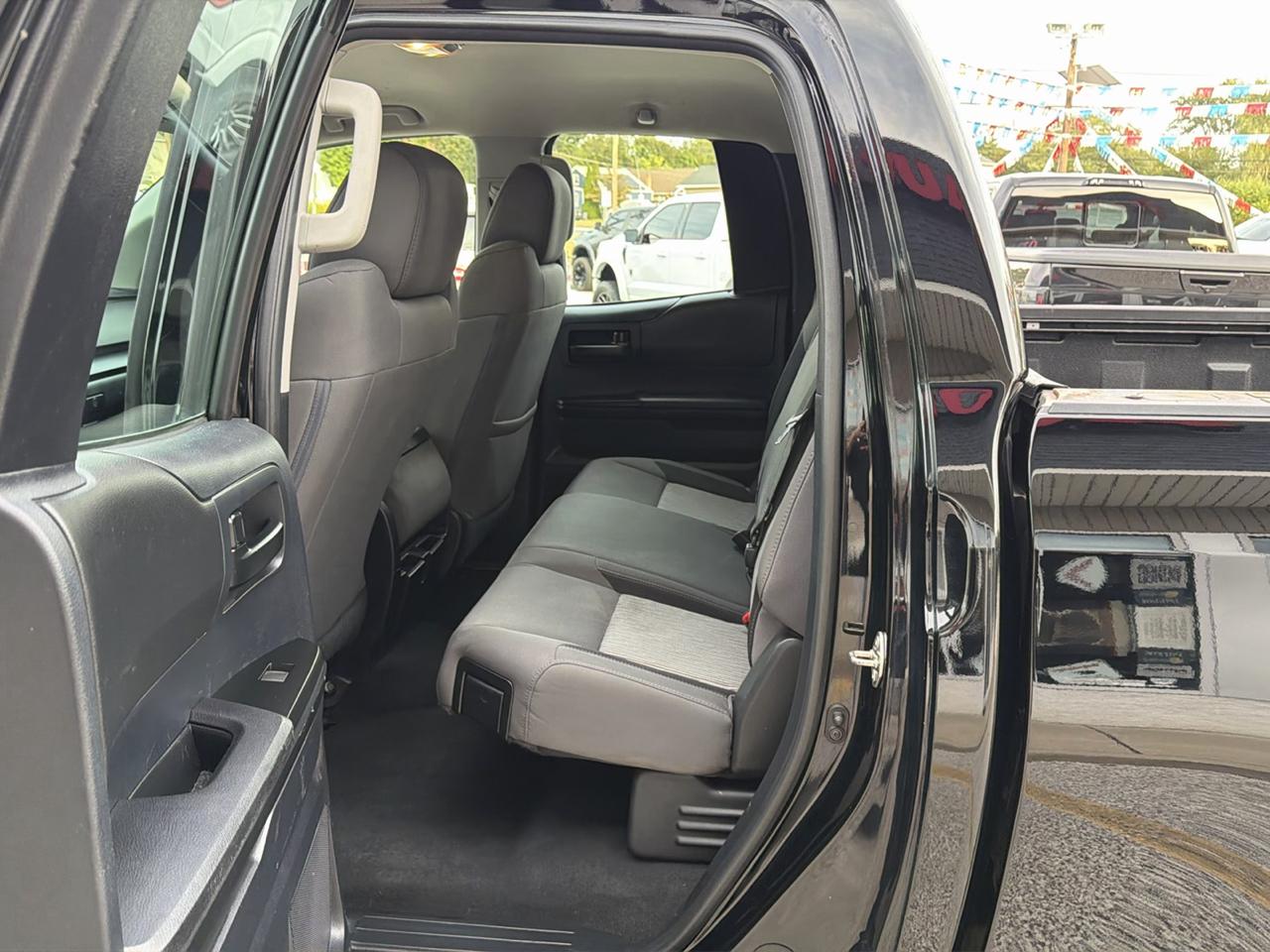 Toyota Tundra SR5 4.6L V8 Double Cab 4WD 2016