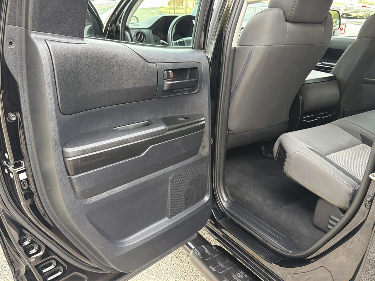 Toyota Tundra SR5 4.6L V8 Double Cab 4WD 2016