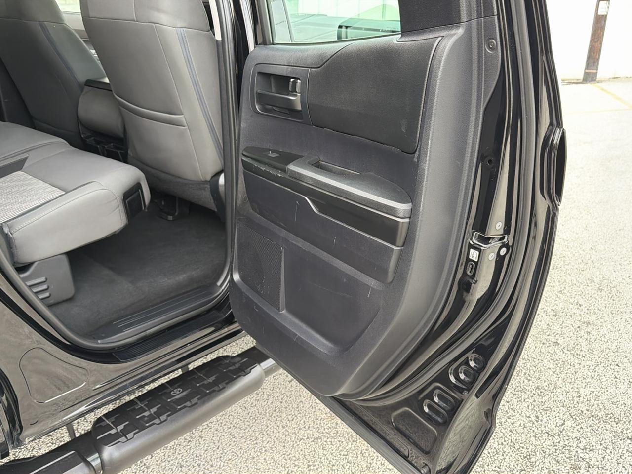 Toyota Tundra SR5 4.6L V8 Double Cab 4WD 2016