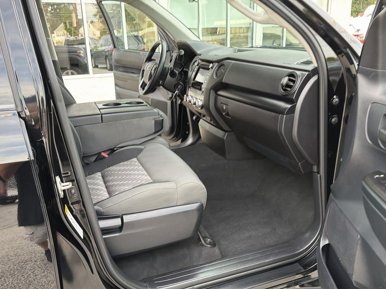 Toyota Tundra SR5 4.6L V8 Double Cab 4WD 2016