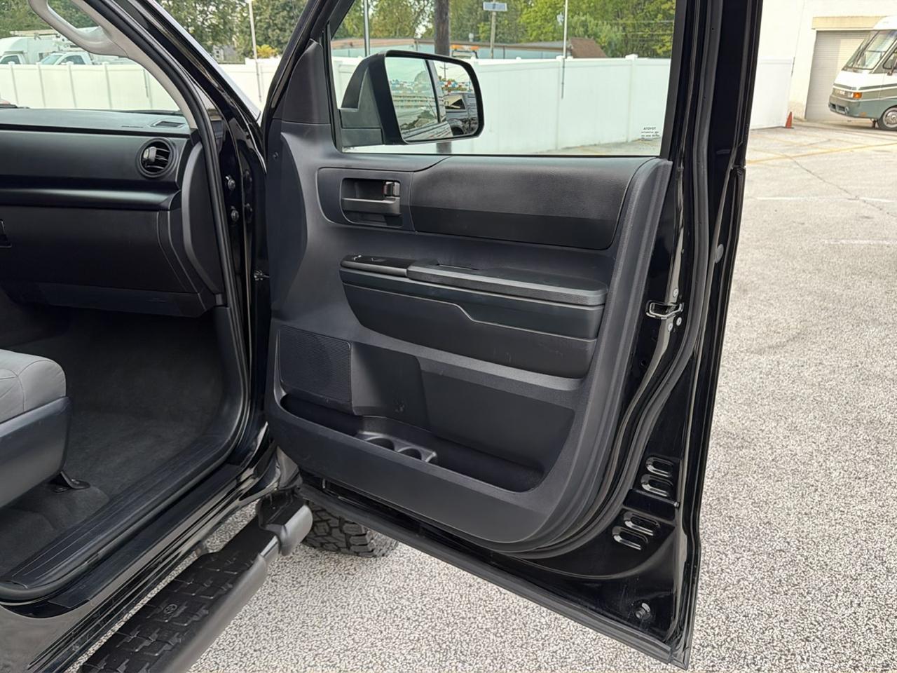 Toyota Tundra SR5 4.6L V8 Double Cab 4WD 2016