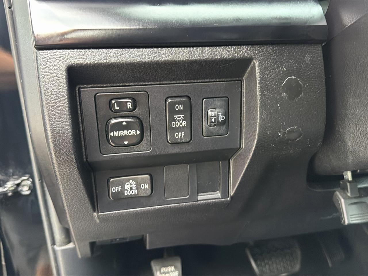 Toyota Tundra SR5 4.6L V8 Double Cab 4WD 2016