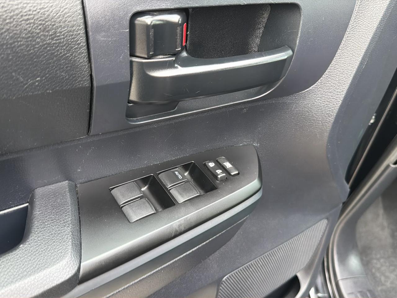 Toyota Tundra SR5 4.6L V8 Double Cab 4WD 2016