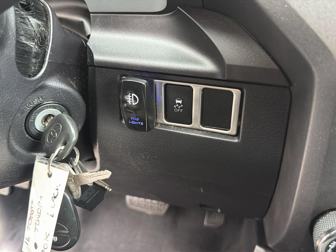 Toyota Tundra SR5 4.6L V8 Double Cab 4WD 2016