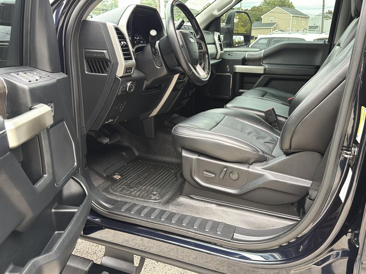 Ford Super Duty F-250 Crew Cab 172" Lariat 4WD 2021