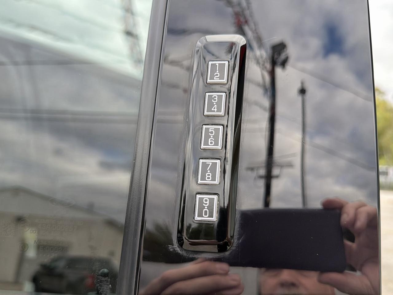 Ford Super Duty F-250 Crew Cab 172" Lariat 4WD 2021
