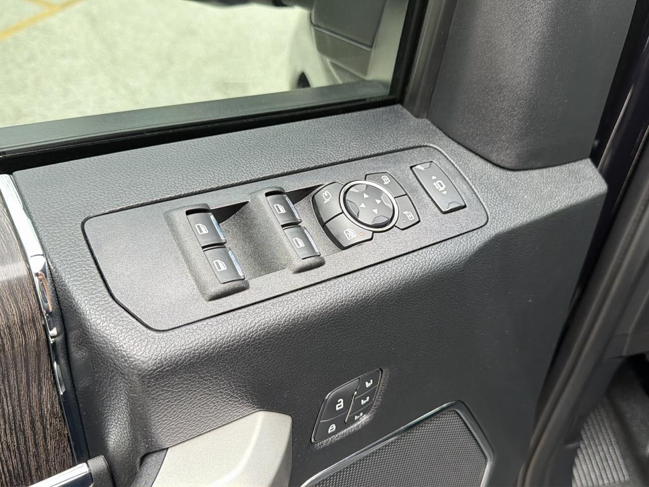 Ford Super Duty F-250 Crew Cab 172" Lariat 4WD 2021