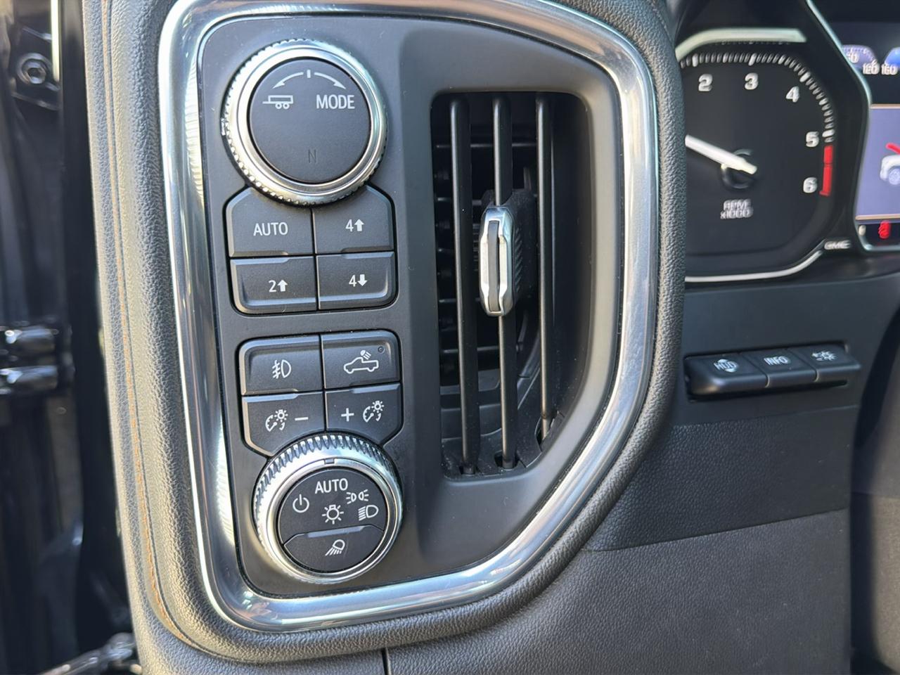 GMC Sierra 1500 AT4 Crew Cab Long Box 4WD 2021