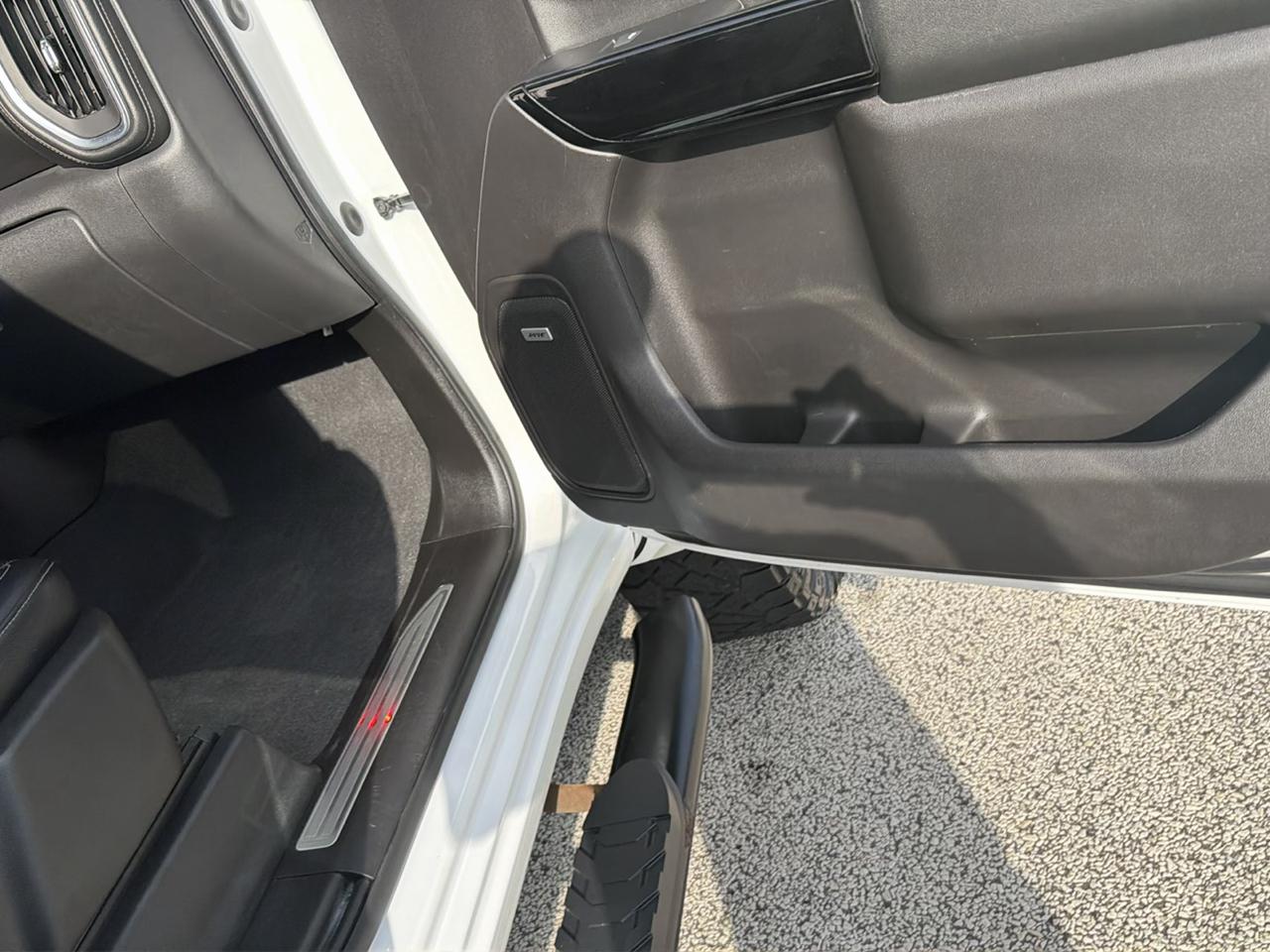 Chevrolet Silverado 1500 Crew Cab Crew Cab 143.5" WB 4WD Z71 2020