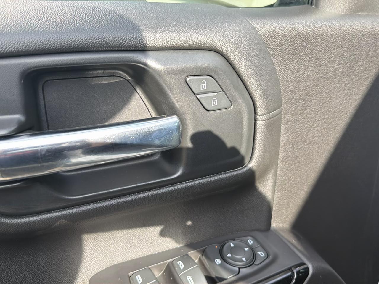 Chevrolet Silverado 1500 Crew Cab Crew Cab 143.5" WB 4WD Z71 2020