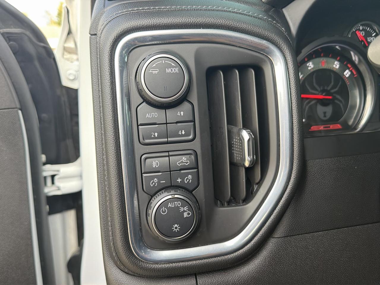 Chevrolet Silverado 1500 Crew Cab Crew Cab 143.5" WB 4WD Z71 2020