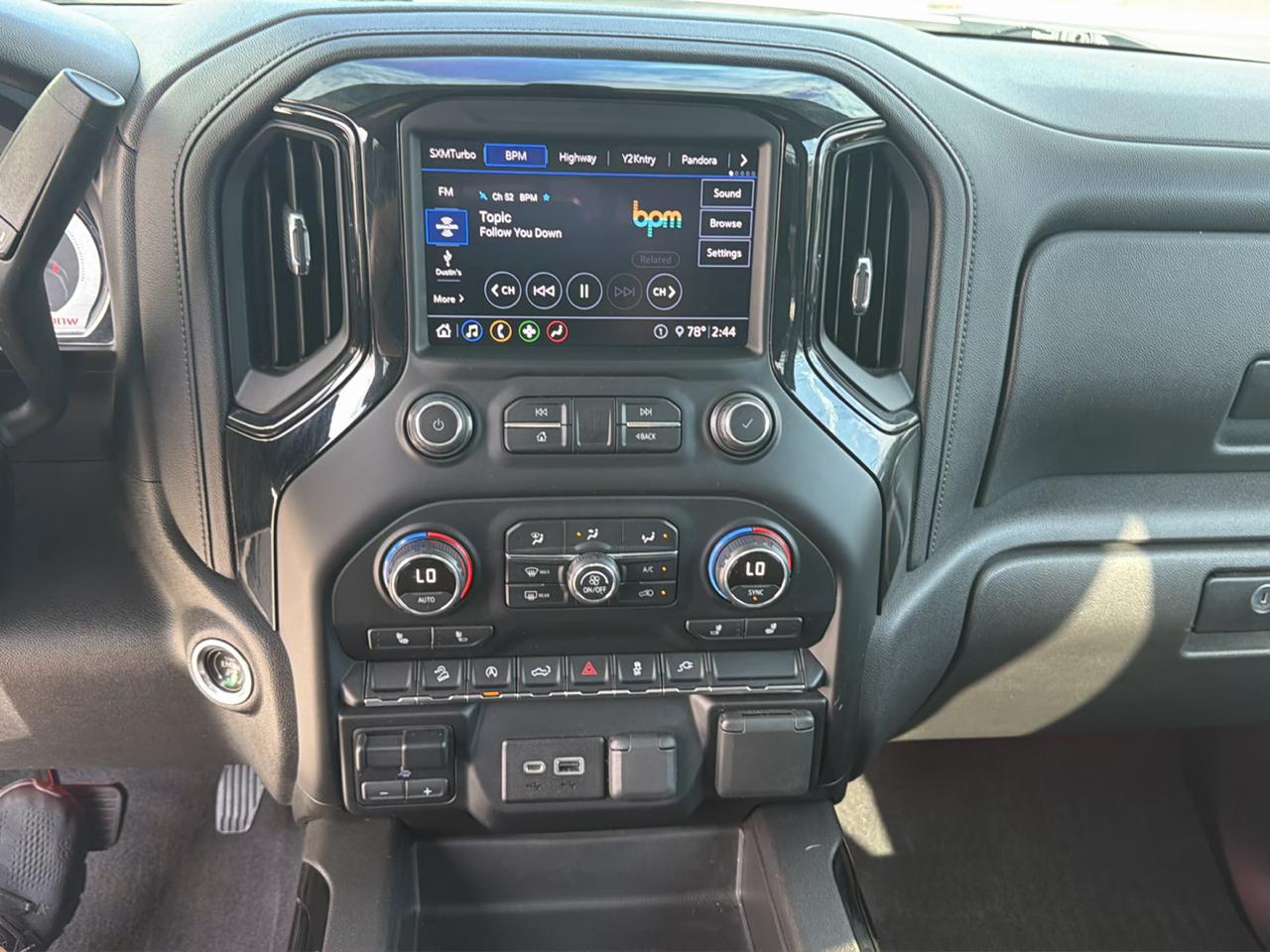 Chevrolet Silverado 1500 Crew Cab Crew Cab 143.5" WB 4WD Z71 2020