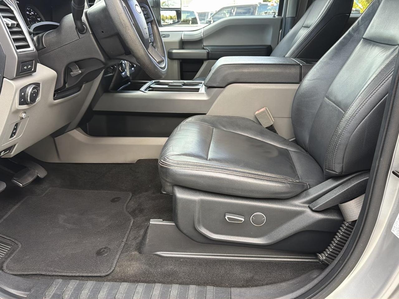 Ford F-250 SD XLT Crew Cab 4WD 2017