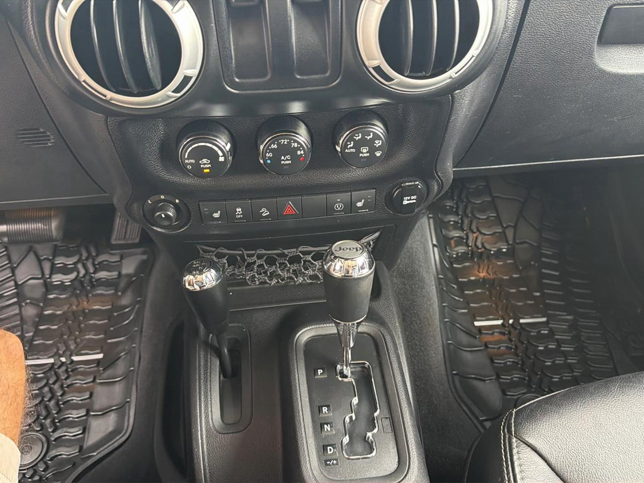 Jeep Wrangler Sahara 4WD 2014