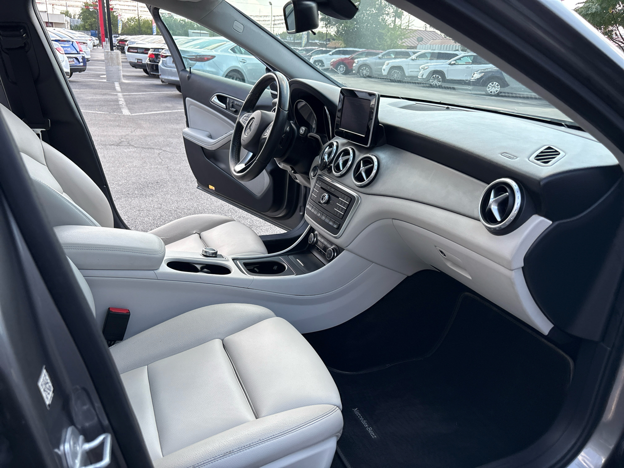 Mercedes-Benz GLA GLA 250 4MATIC SUV 2017 Mercedes-Benz GLA GLA 250 4MATIC SUV 2017