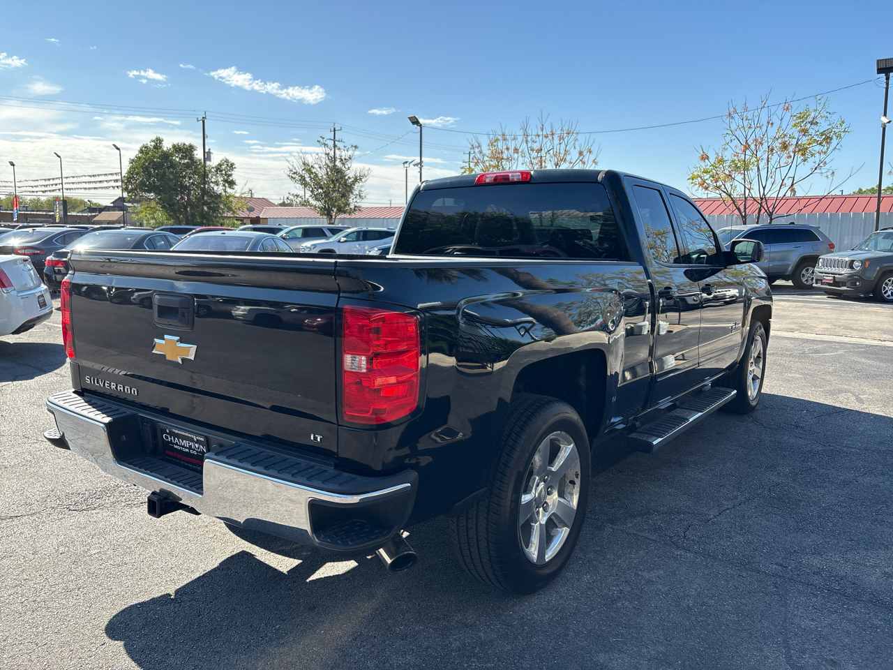 2016 Chevrolet Silverado 1500 LT photo 2