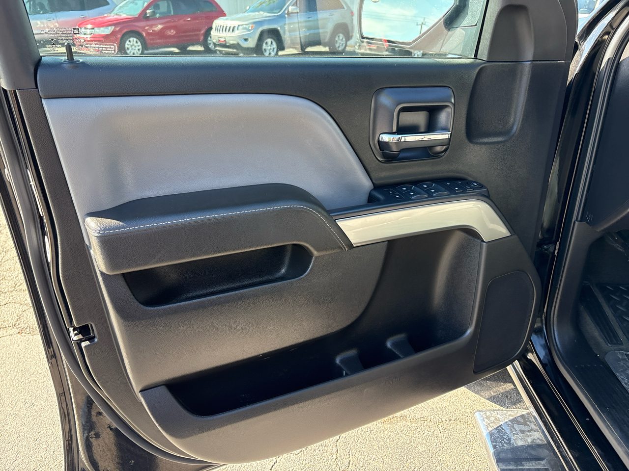 2016 Chevrolet Silverado 1500 LT photo 4