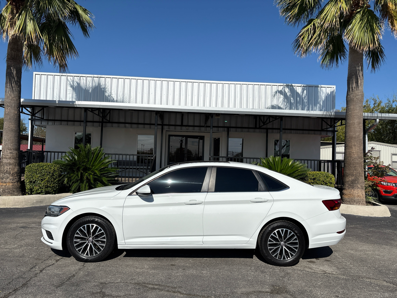 2019 Volkswagen Jetta SE R-Line photo 2