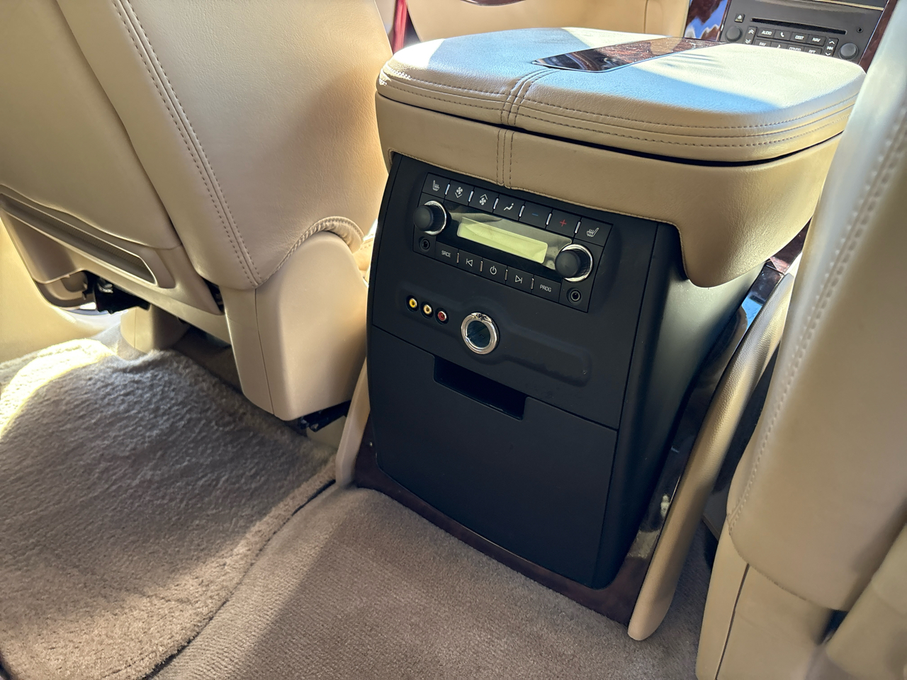 Cadillac Escalade ESV 2WD 4dr Premium 2011