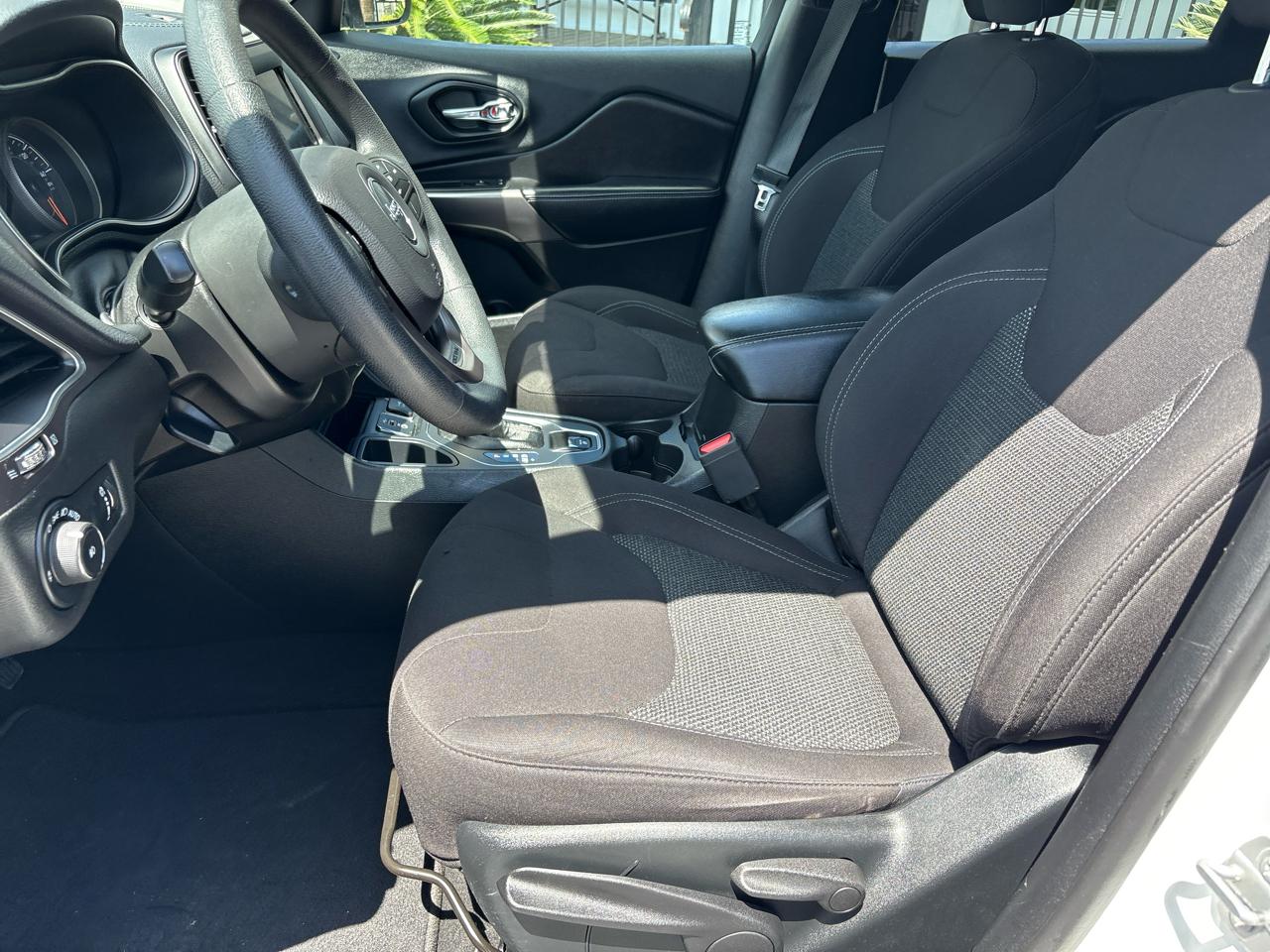 Jeep Cherokee Latitude FWD 2019