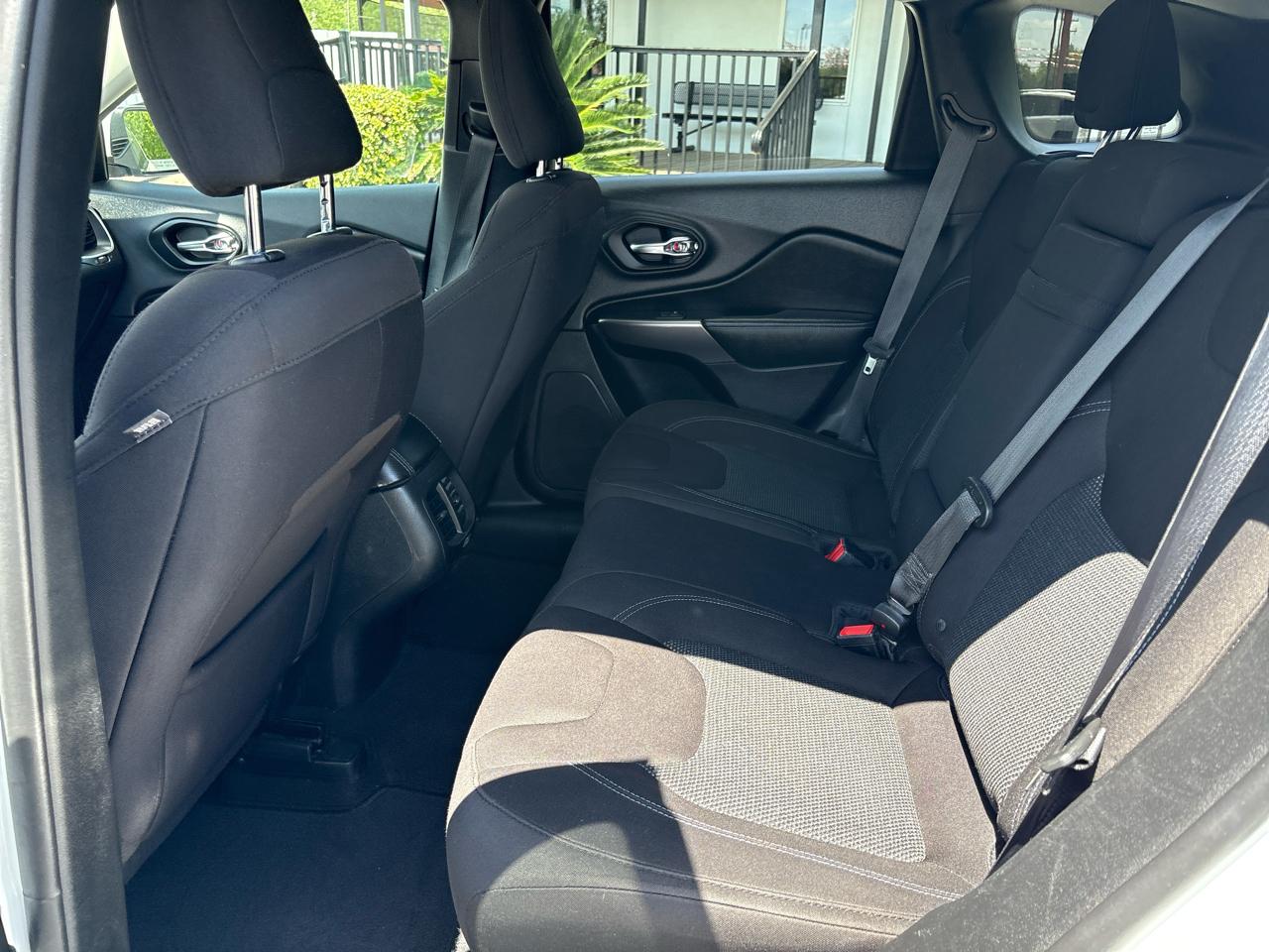 Jeep Cherokee Latitude FWD 2019