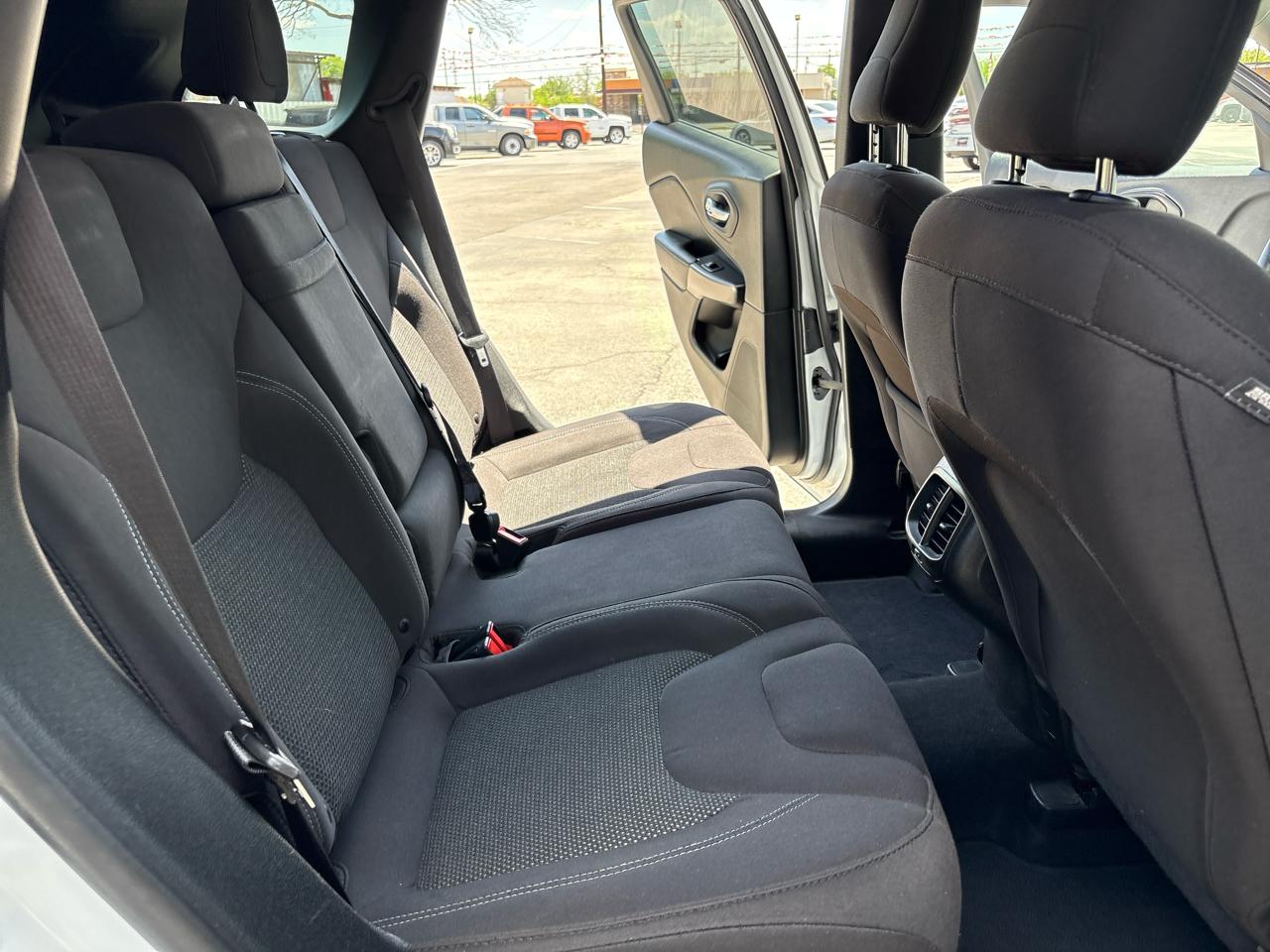 Jeep Cherokee Latitude FWD 2019