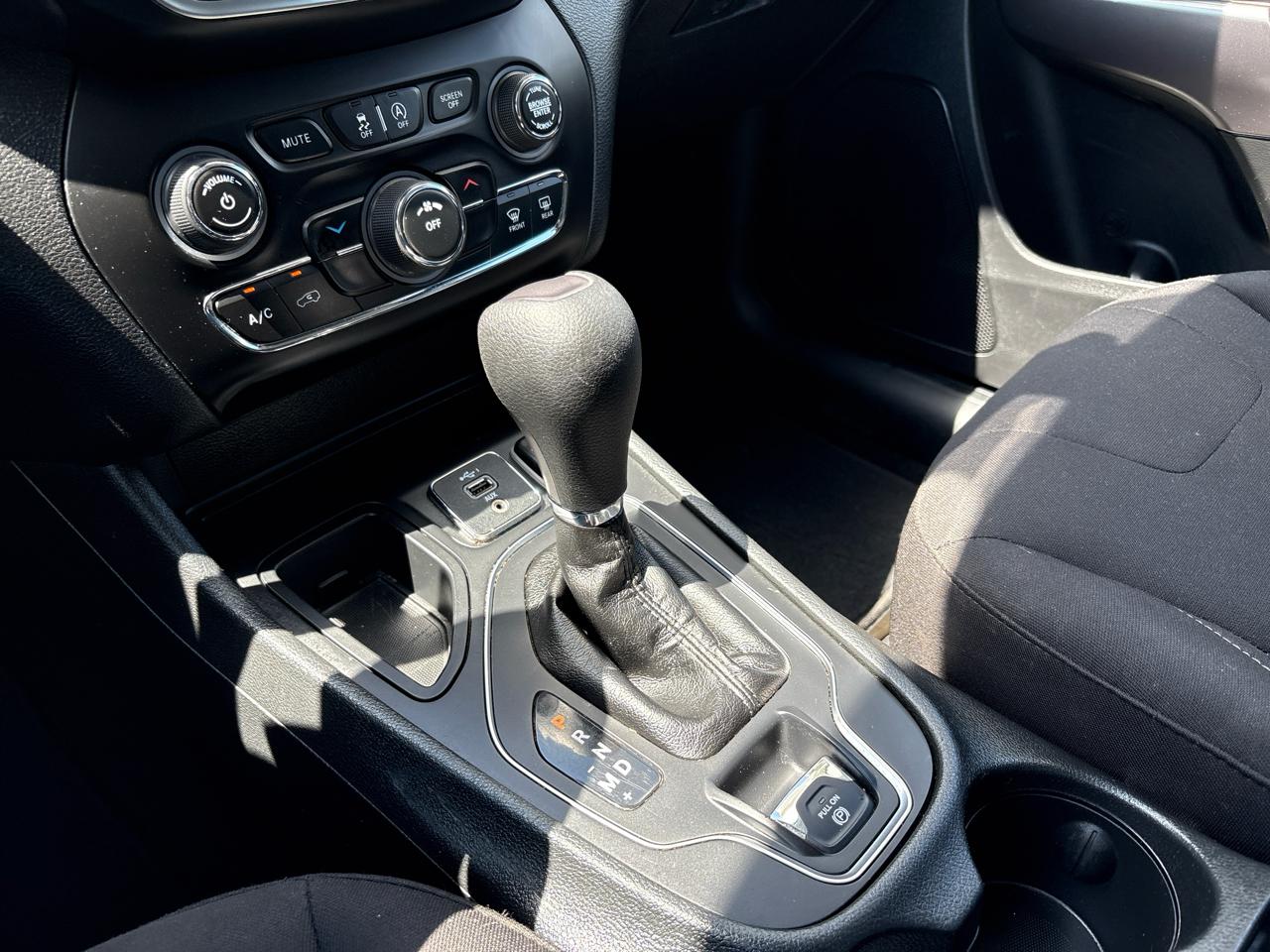 Jeep Cherokee Latitude FWD 2019