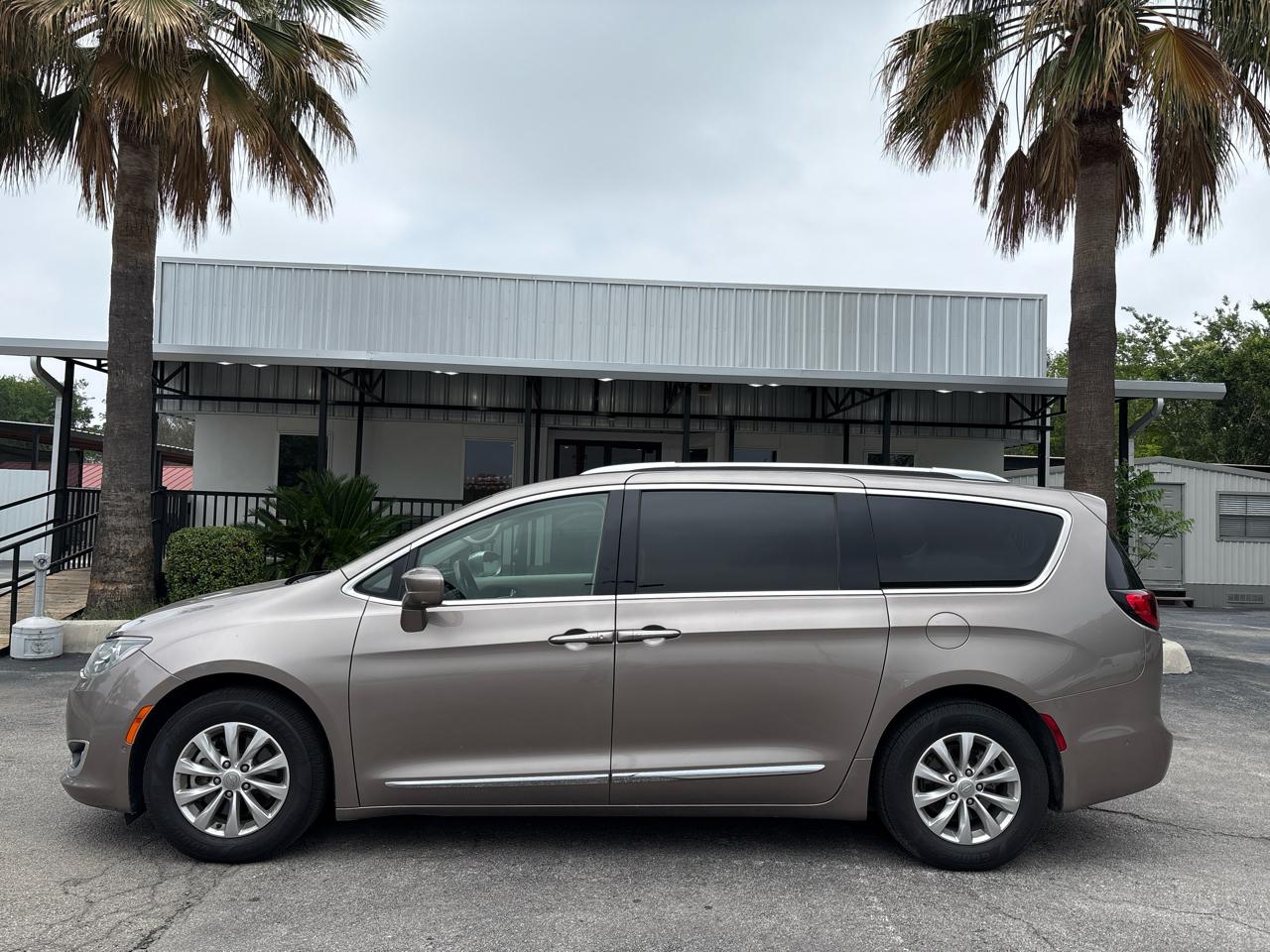 Chrysler Pacifica Touring L FWD 2018