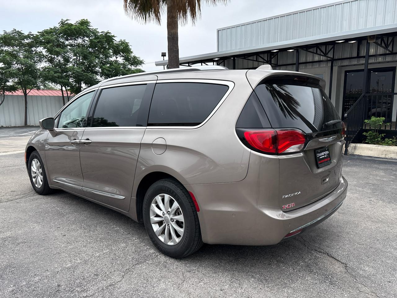 Chrysler Pacifica Touring L FWD 2018
