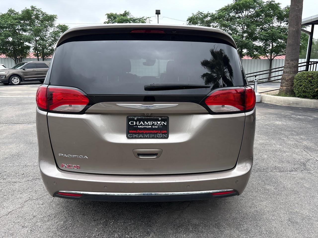 Chrysler Pacifica Touring L FWD 2018