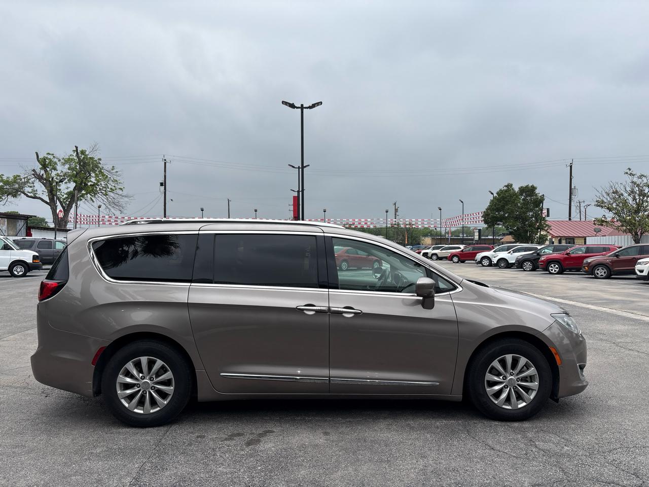 Chrysler Pacifica Touring L FWD 2018