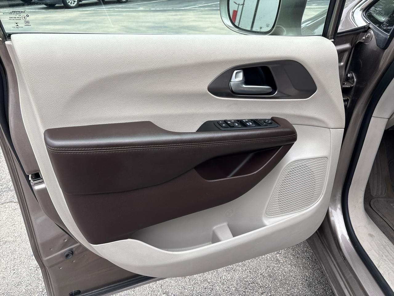 Chrysler Pacifica Touring L FWD 2018