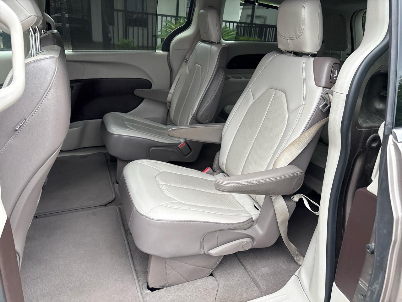 Chrysler Pacifica Touring L FWD 2018
