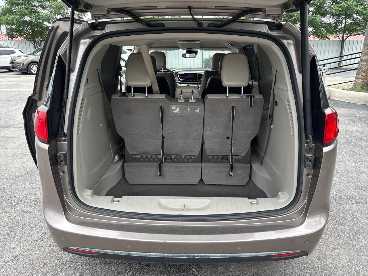 Chrysler Pacifica Touring L FWD 2018