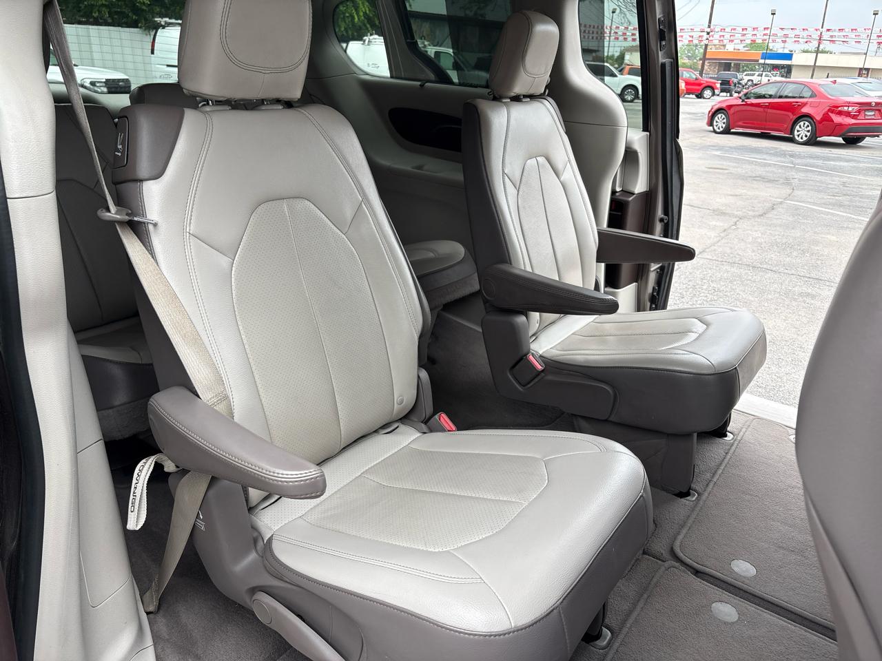 Chrysler Pacifica Touring L FWD 2018