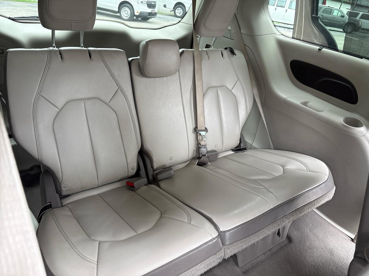 Chrysler Pacifica Touring L FWD 2018