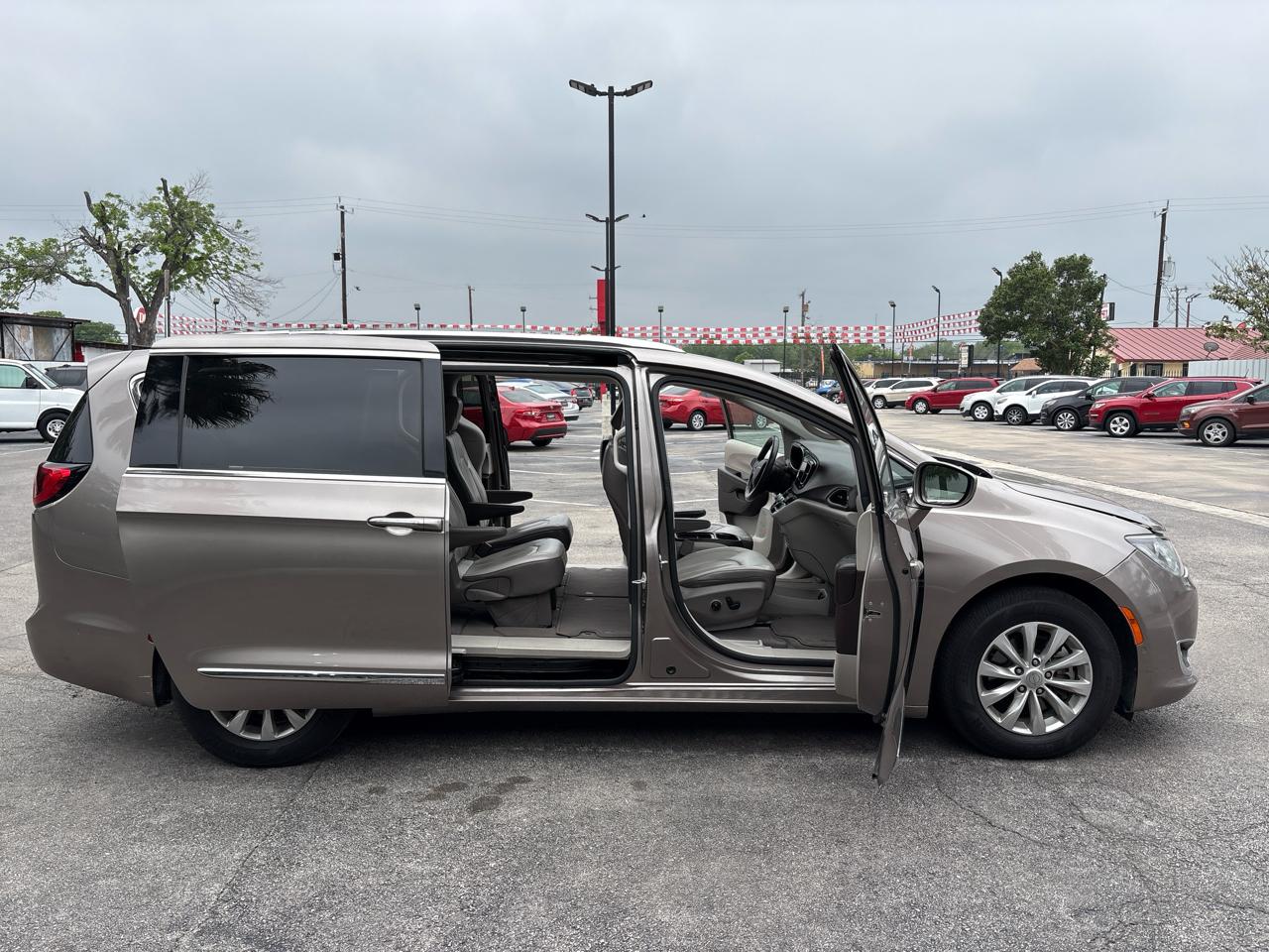 Chrysler Pacifica Touring L FWD 2018