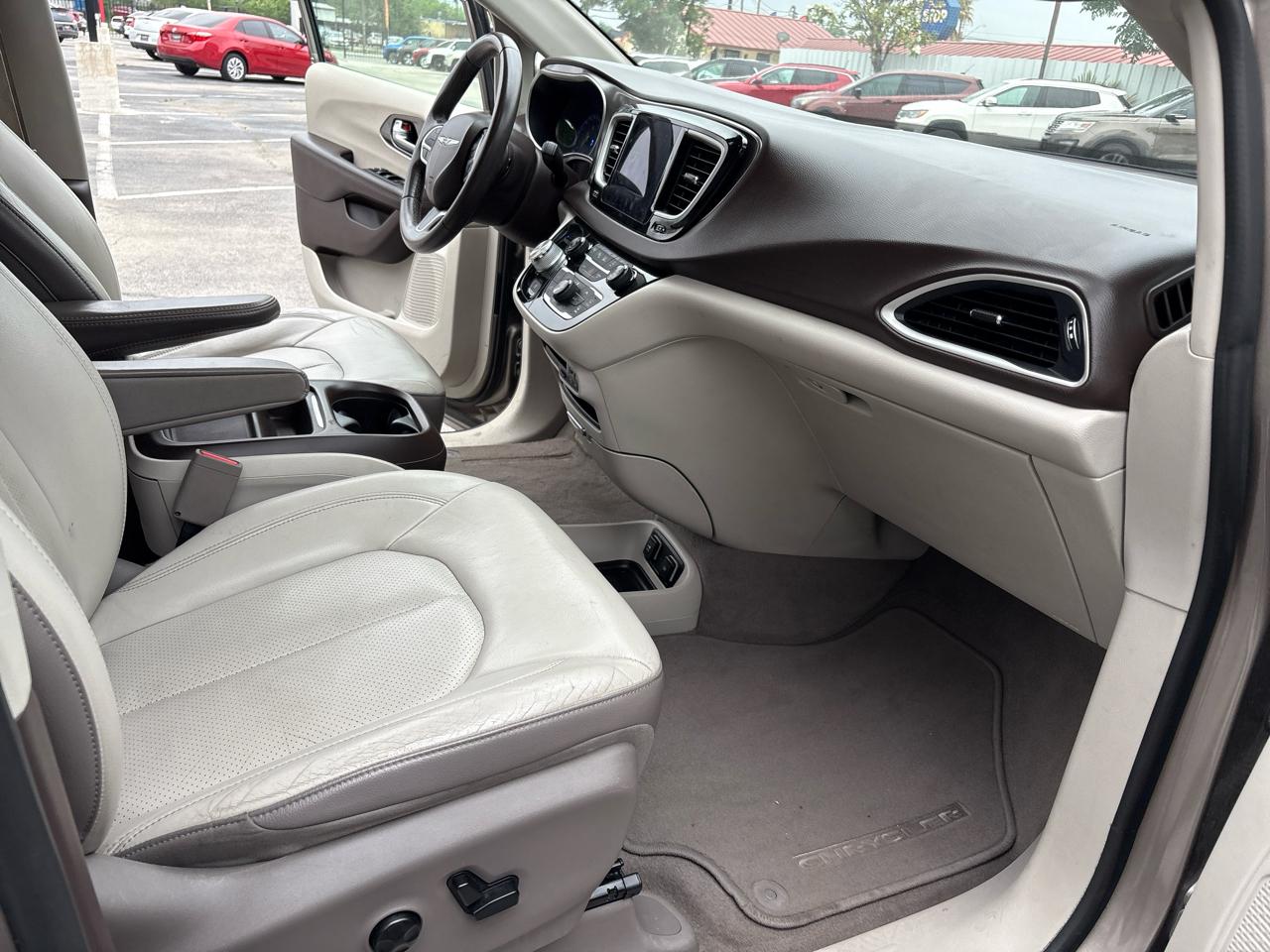 Chrysler Pacifica Touring L FWD 2018