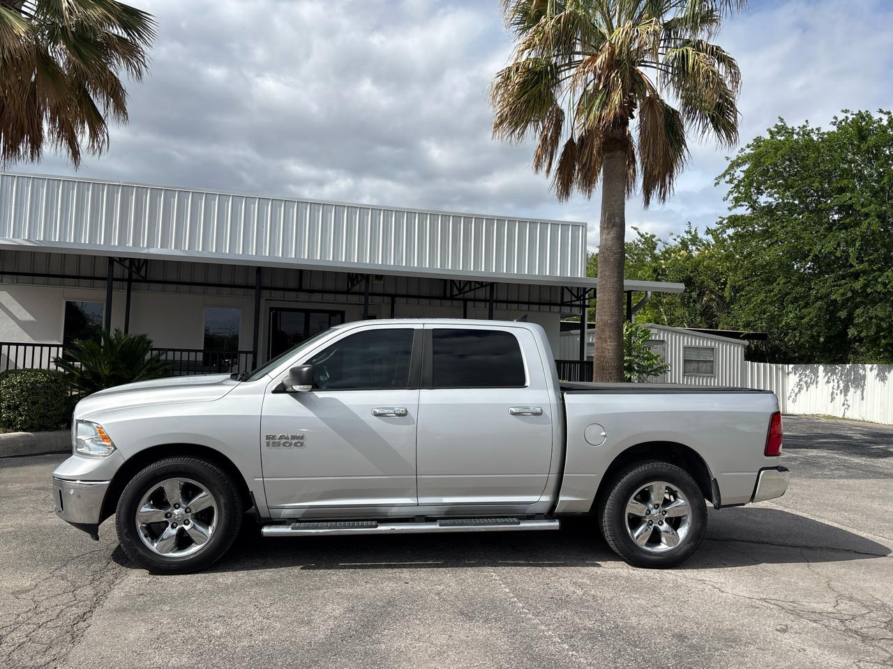 RAM 1500 2WD Crew Cab 140.5" Lone Star 2016