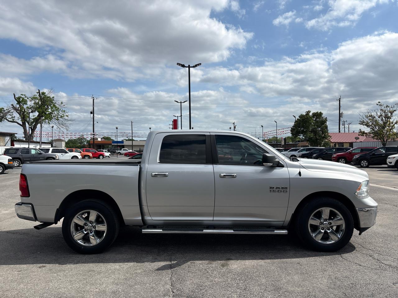 RAM 1500 2WD Crew Cab 140.5" Lone Star 2016