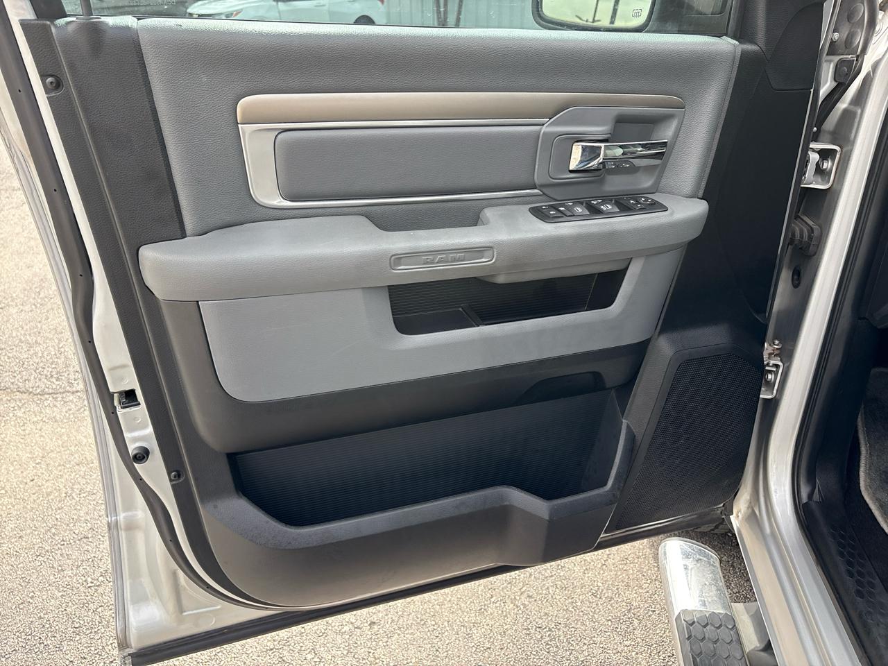 RAM 1500 2WD Crew Cab 140.5" Lone Star 2016