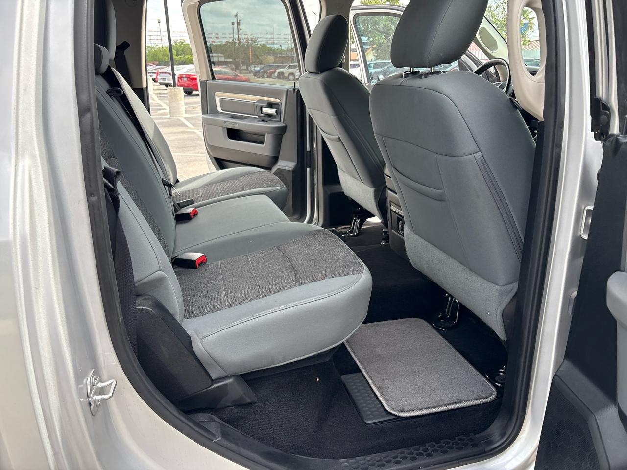 RAM 1500 2WD Crew Cab 140.5" Lone Star 2016