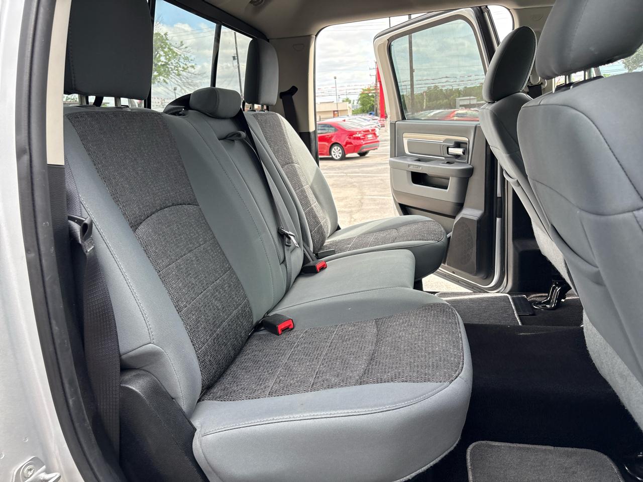 RAM 1500 2WD Crew Cab 140.5" Lone Star 2016