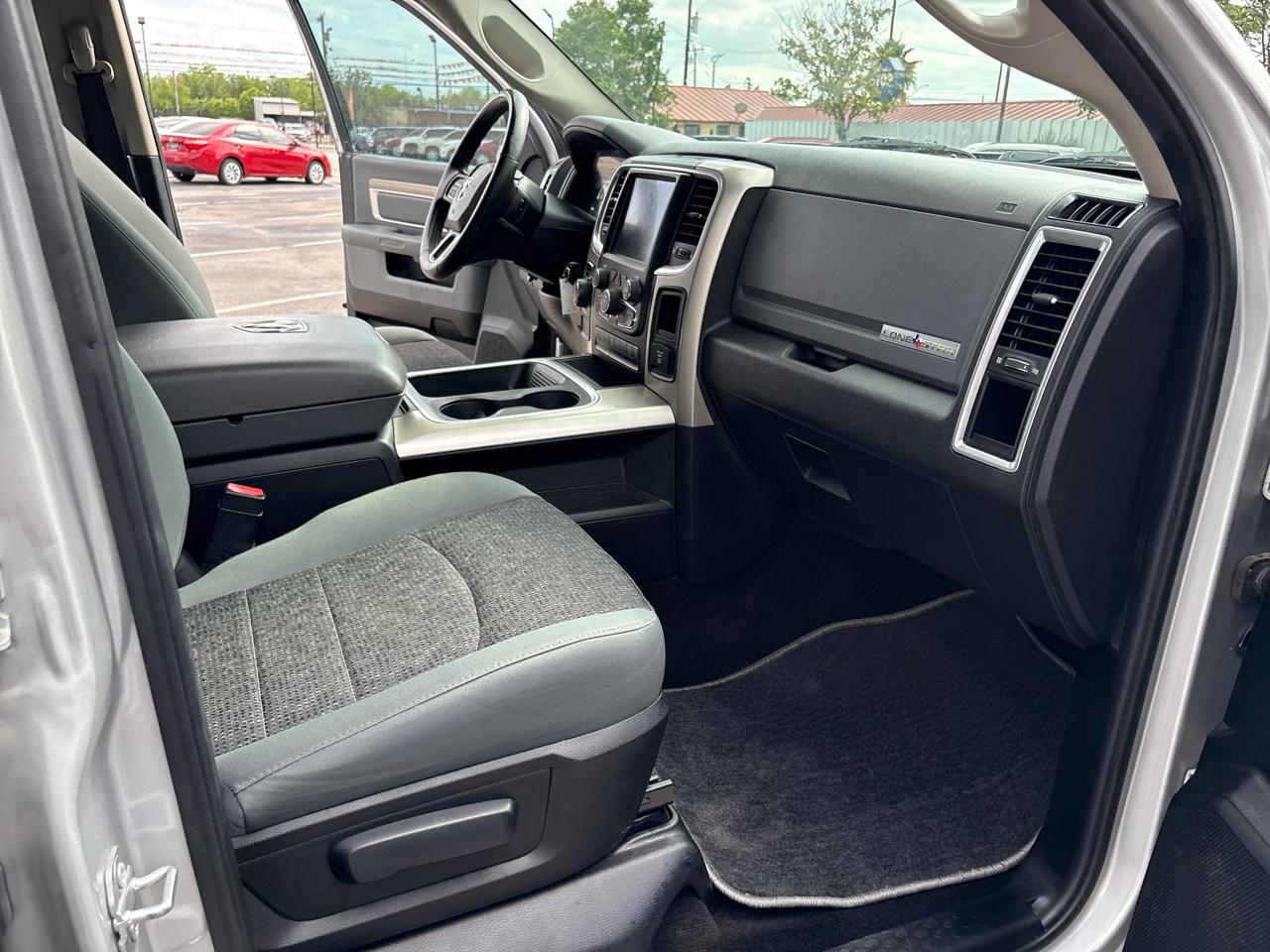 RAM 1500 2WD Crew Cab 140.5" Lone Star 2016