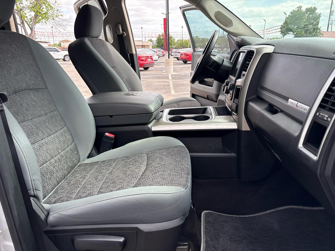 RAM 1500 2WD Crew Cab 140.5" Lone Star 2016
