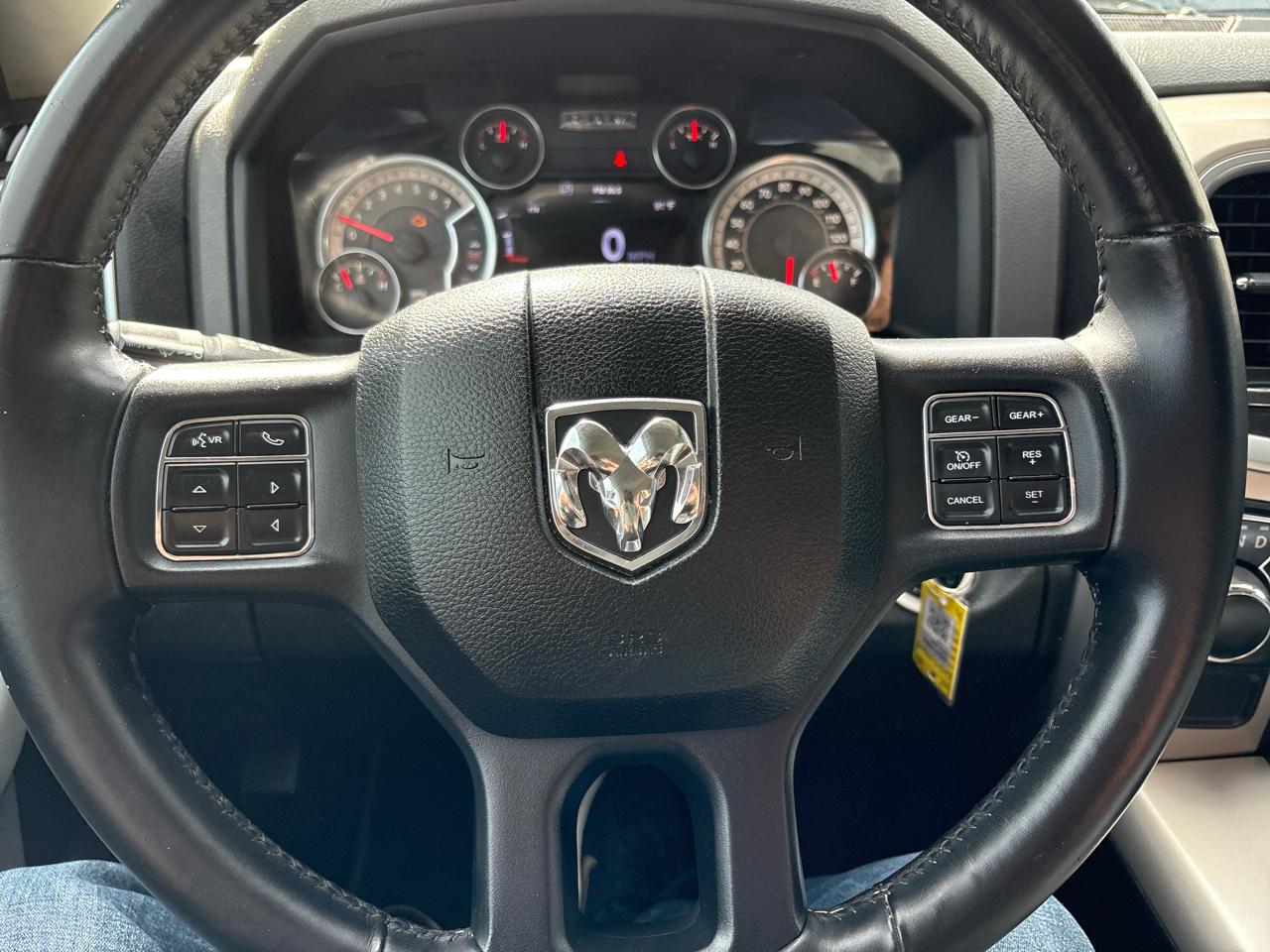 RAM 1500 2WD Crew Cab 140.5" Lone Star 2016