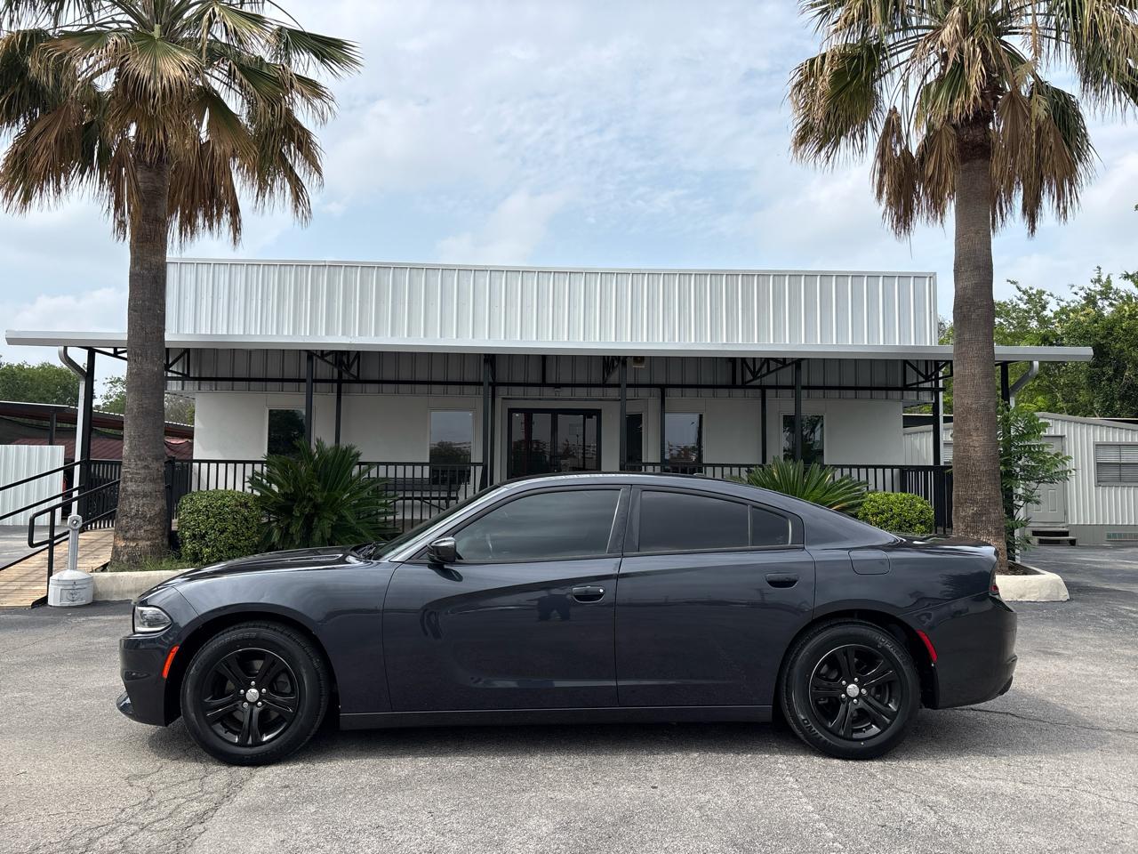 Dodge Charger 4dr Sdn SE RWD 2016