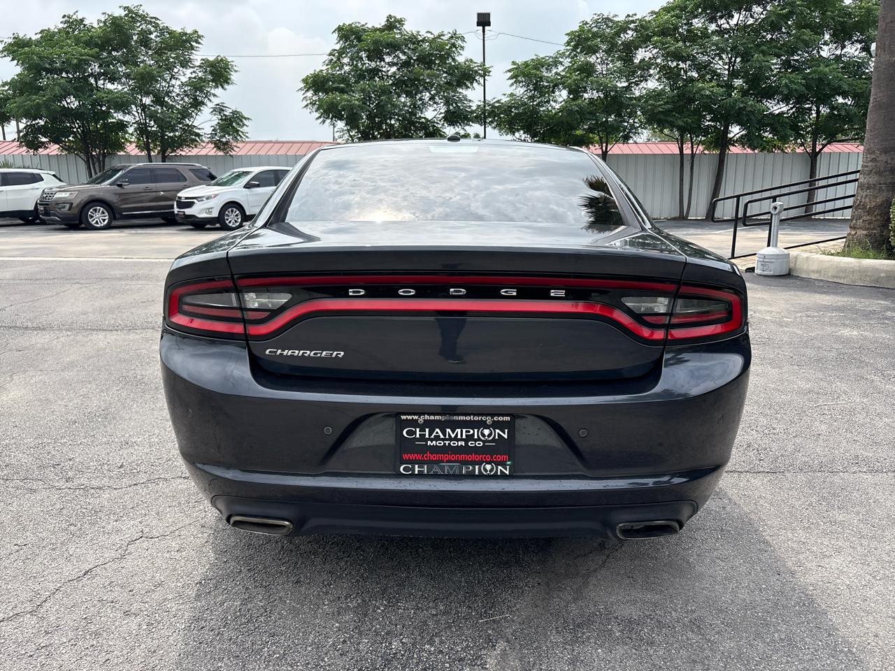 Dodge Charger 4dr Sdn SE RWD 2016