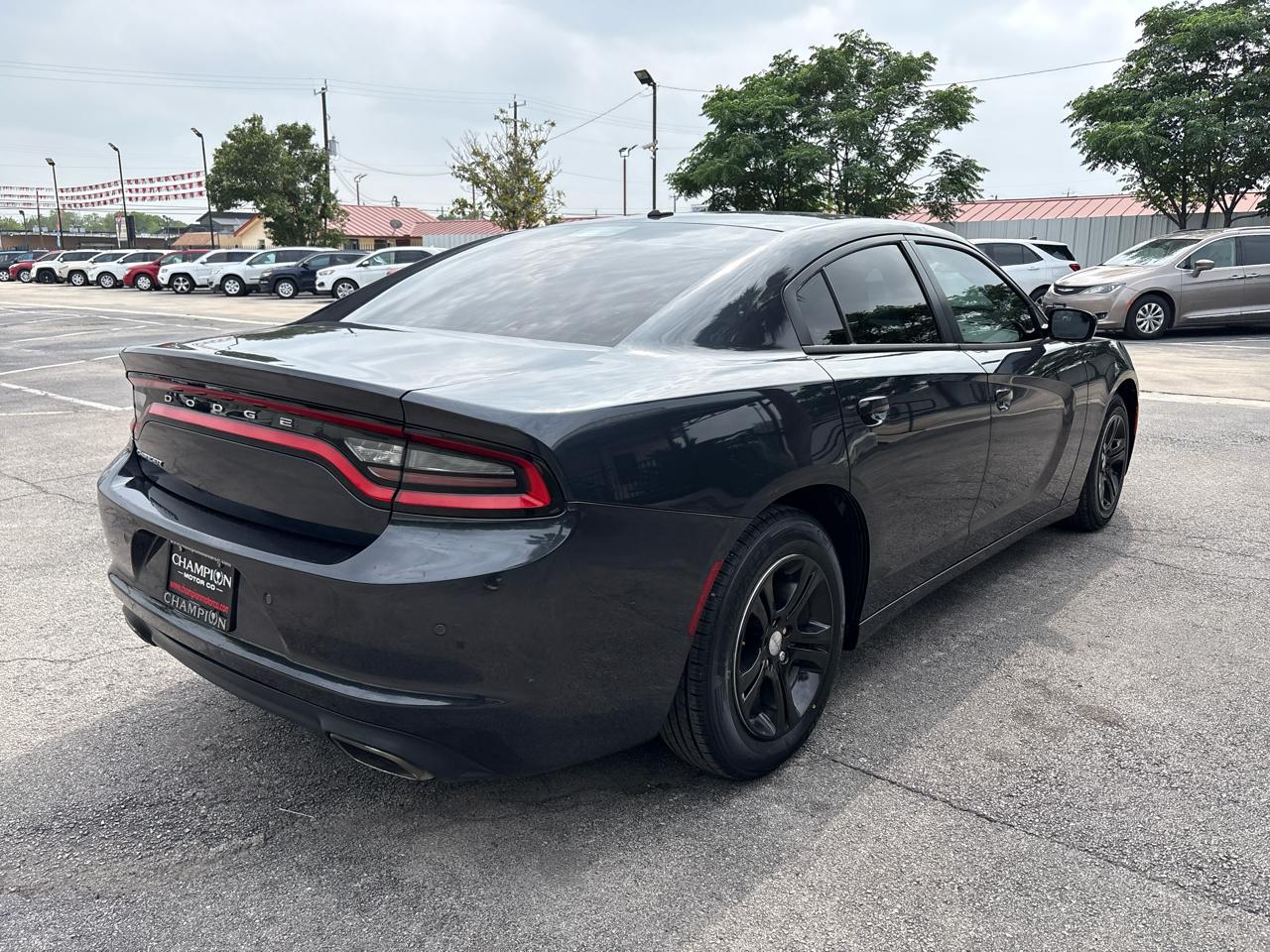 Dodge Charger 4dr Sdn SE RWD 2016